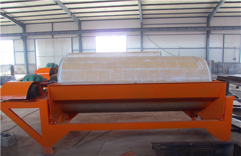 干粉磁選機，關注行業(yè)生產(chǎn)，干粉磁選機更適合市場使用，關注行業(yè)生產(chǎn)，干粉磁選機更適合市場使用磁場一般為多少_磁塊如何排列