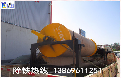 干式磁選機(jī)的筒體為什么會(huì)產(chǎn)生噪音,具體產(chǎn)生原因是什么,對(duì)于筒式磁選機(jī)來說,無論是干式磁選機(jī)還是濕式磁選機(jī),由于長時(shí)間的使用與運(yùn)轉(zhuǎn),設(shè)備出現(xiàn)故障是難以避免的,針對(duì)干式磁選機(jī)在運(yùn)轉(zhuǎn)過程中,筒體表面出現(xiàn)噪音的常見現(xiàn)象.